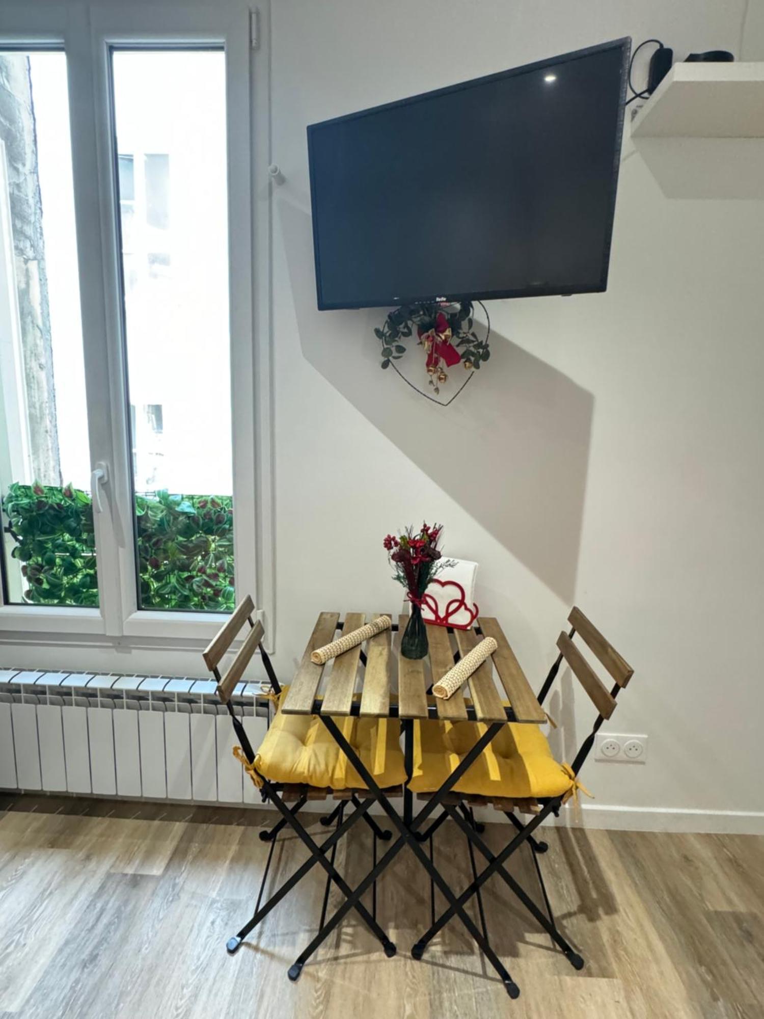 Amelie Poulain Studio In Heart Of Montmartre Paris Bagian luar foto