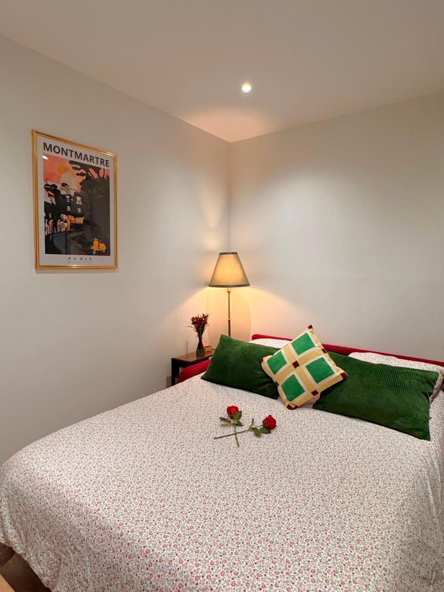 Amelie Poulain Studio In Heart Of Montmartre Paris Bagian luar foto